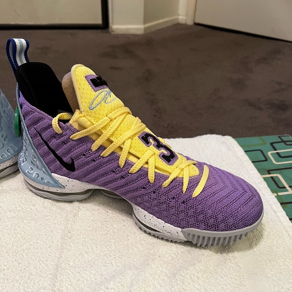 Nike LeBron 16 Lakers Championships. Size 12. New never worn. - Picture 5 of 7